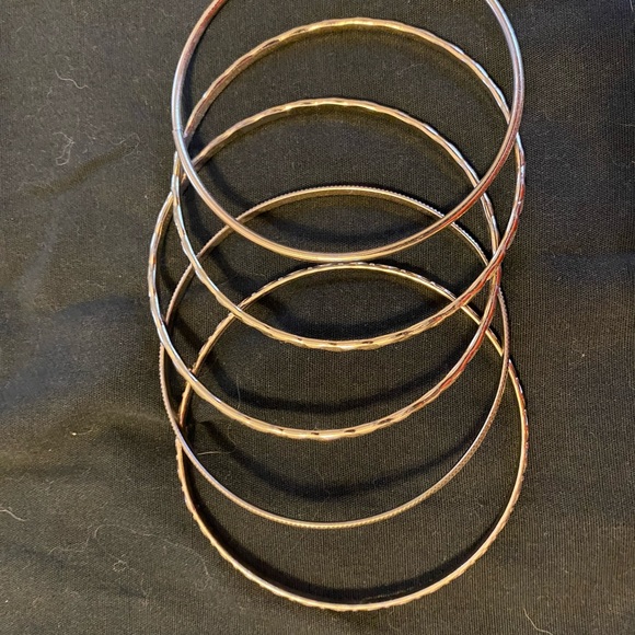 Stacking bracelets. - Picture 2 of 4